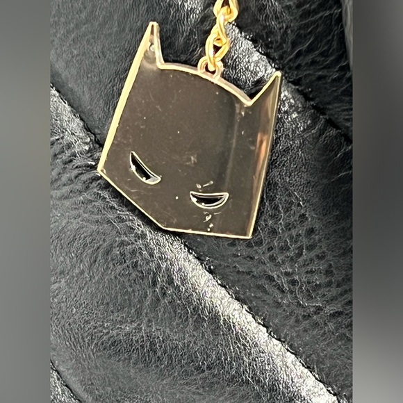 Warner Brothers DC Comic’s Classic Batman dome purse - Picture 2 of 10